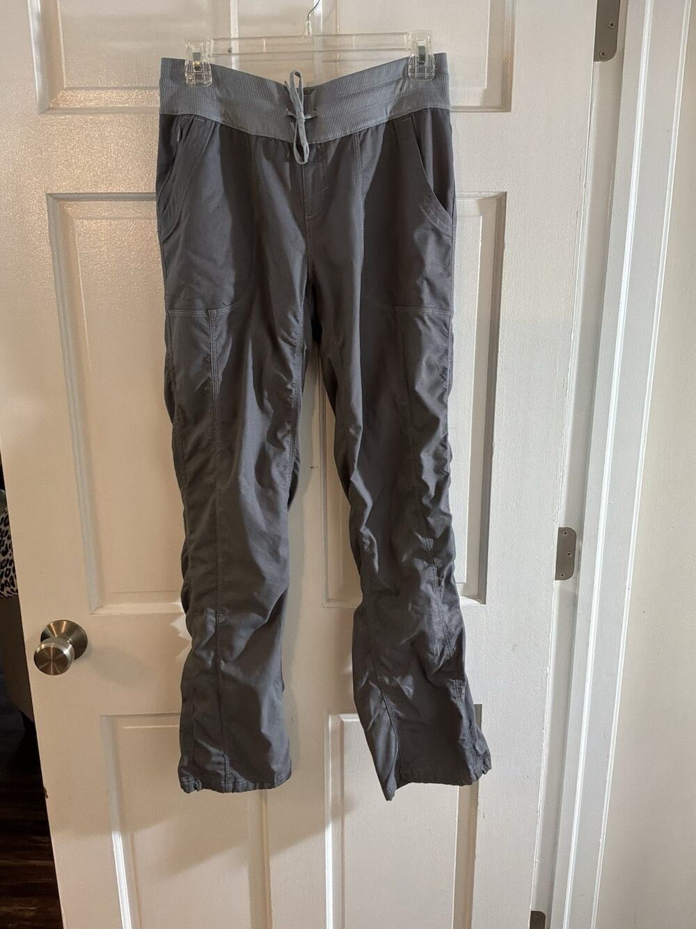Ladies The North Face Gray Pants Size Medium